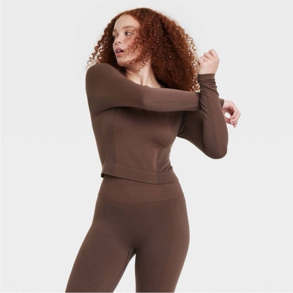 NWT All In Motion Seamless Long Sleeve Crop Top Brown Size Medium